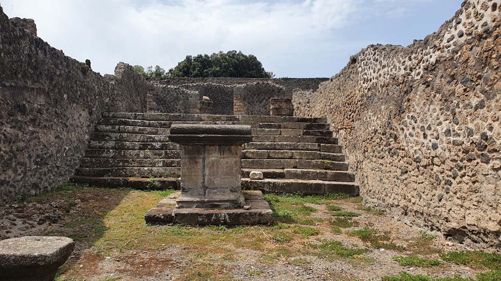 VIII.7.25, Pompeii. December 2018. Looking west from entrance doorway. Photo courtesy of Aude Durand.