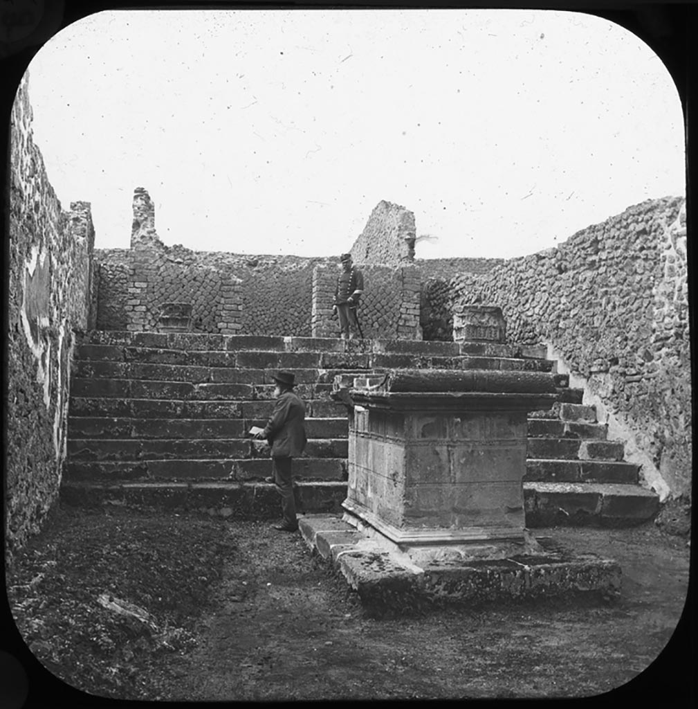 VIII.7.25 Pompeii.  March 2009.  Looking south west across courtyard.