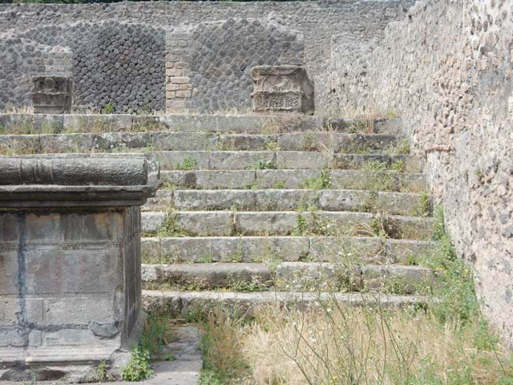 VIII.7.25 Pompeii. August 2021. Altar in courtyard, looking north-west.
Foto Annette Haug, ERC Grant 681269 DÉCOR.

