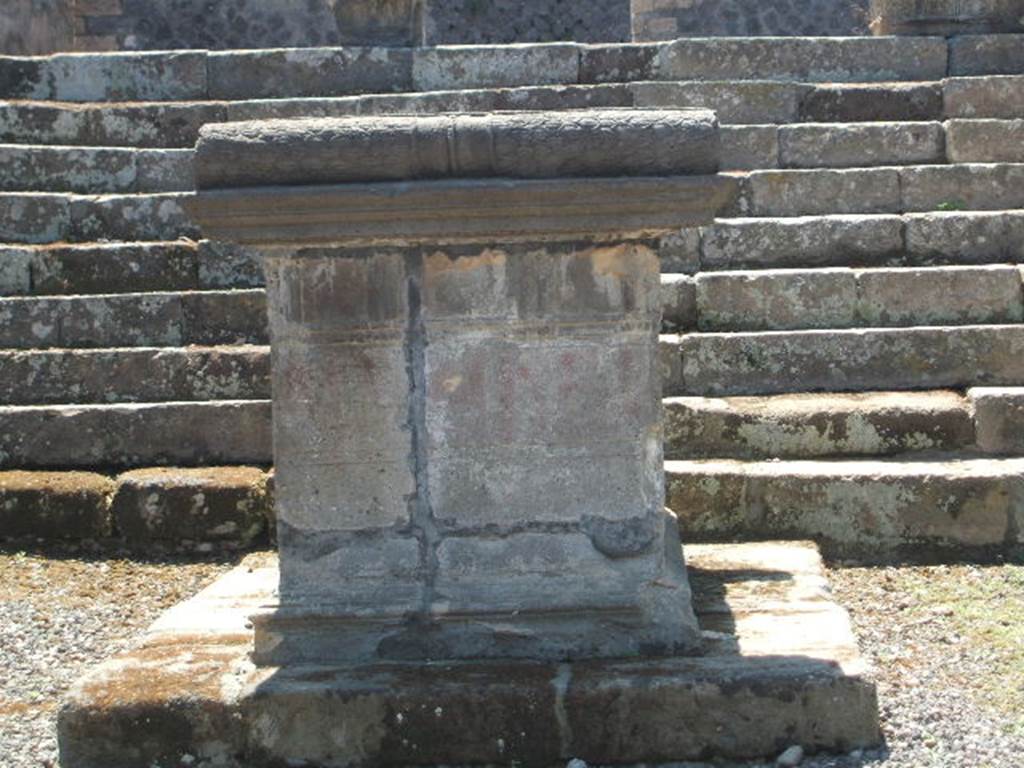 VIII.7.25 Pompeii. May 2017. Detail of east side of altar. Photo courtesy of Buzz Ferebee.