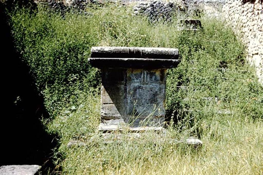 VIII.7.25 Pompeii. December 2006.  East side of Altar.