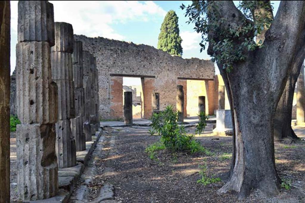 VIII.7.30 Pompeii. 1961. Looking north from Triangular Forum through one of the doorways to Via del Tempio d’Iside, with Miroslav Sasek sketching for Wilhelmina’s book – Letters from Pompeii. Photo by Stanley A. Jashemski.
Source: The Wilhelmina and Stanley A. Jashemski archive in the University of Maryland Library, Special Collections (See collection page) and made available under the Creative Commons Attribution-Non Commercial License v.4. See Licence and use details.
J61f0735
