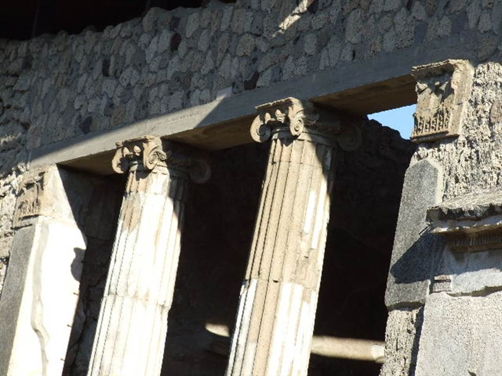 IX.1.20 Pompeii.  December 2006.  Capitals on east side of atrium.