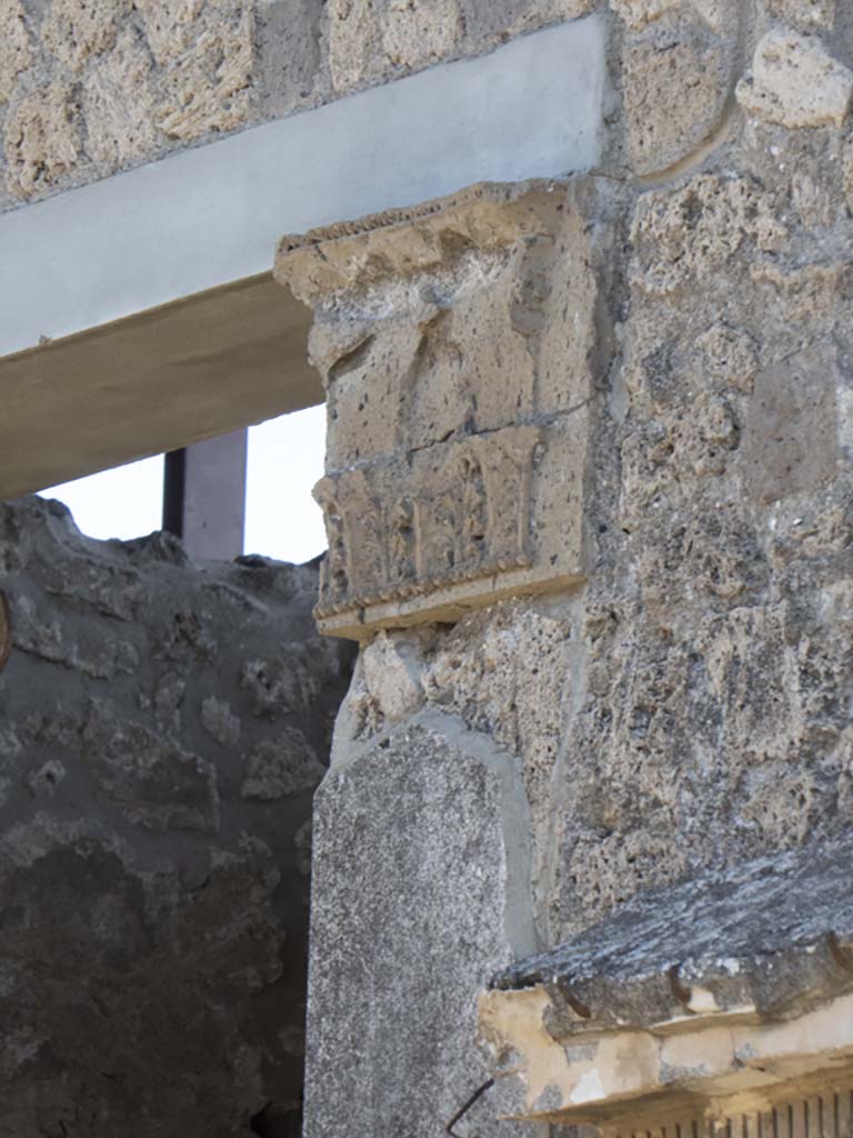 IX.1.20 Pompeii. September 2017.  
Room 2, east side of atrium, detail of capital on south side of east ala 6.
Foto Annette Haug, ERC Grant 681269 DÉCOR

