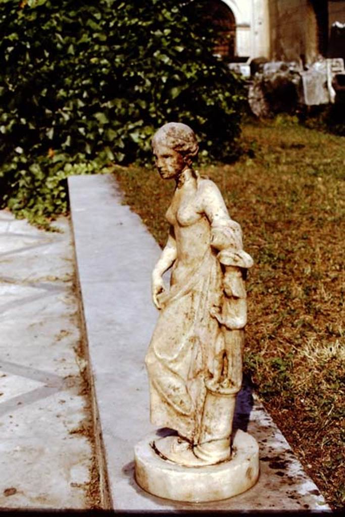 IX.1.20 Pompeii. 1971. White marble statuette of Venus.  Now in Naples Museum, inventory number – 109620. Photo by Stanley A. Jashemski.
Source: The Wilhelmina and Stanley A. Jashemski archive in the University of Maryland Library, Special Collections (See collection page) and made available under the Creative Commons Attribution-Non Commercial License v.4. See Licence and use details. J71f0292

