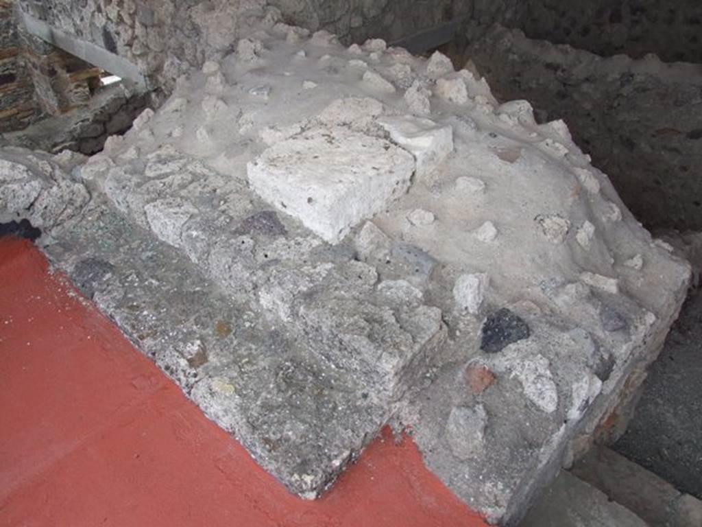 IX.1.20 Pompeii.  December 2007.  Curved roof above room 14, from the roof area.
