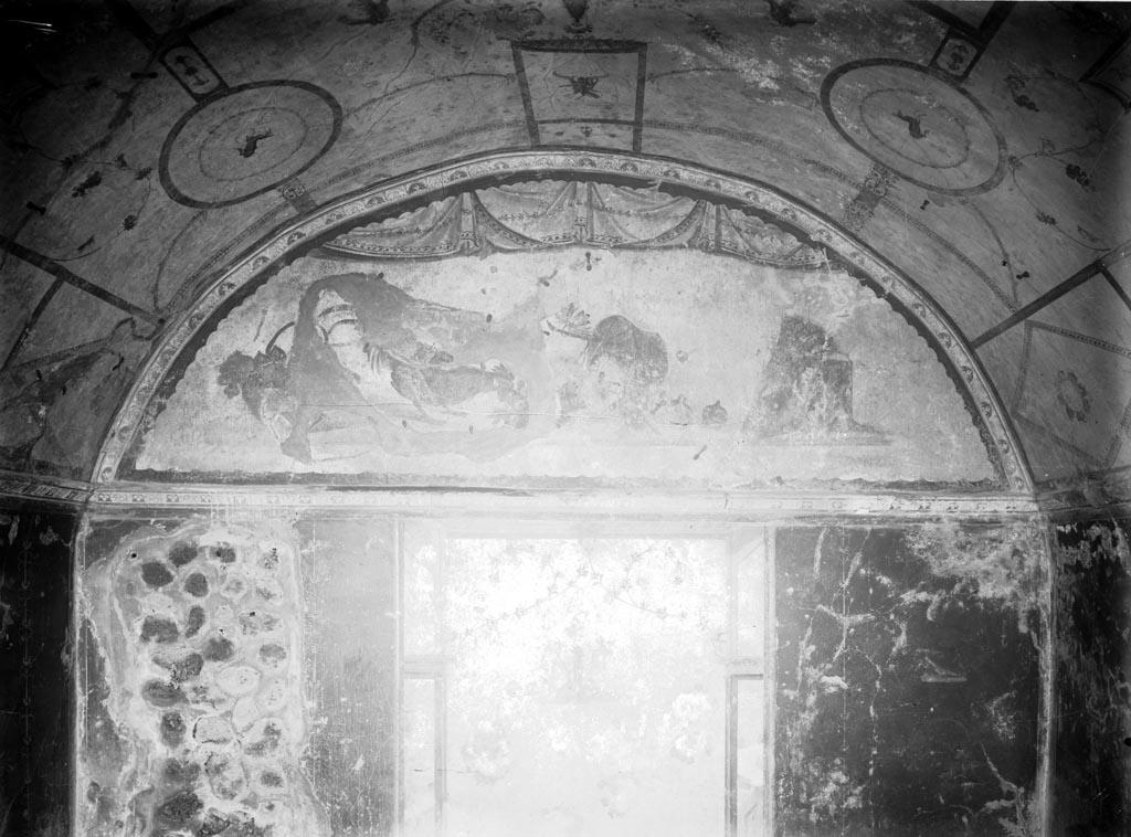 IX.2.10 Pompeii. Pre-1943. Tablinum, central painting on east wall. Photo by Tatiana Warscher.
Described by Warscher as –
“The central painting of the wall was a pair of columns joined by their lintel on which an urn was placed: 
in the middle of the two columns the raised branch of a sacred tree passed. 
To the right stands a circular tower with an order of windows at the top.”
See Warscher, T. Codex Topographicus Pompeianus, IX.2. (1943), Swedish Institute, Rome. (no.31.), p. 68.
