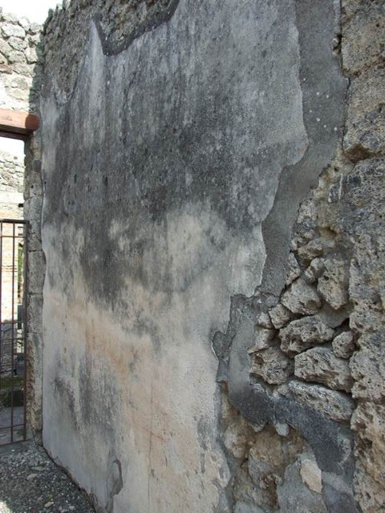 IX.2.18 Pompeii. March 2009.  South wall of entrance corridor.