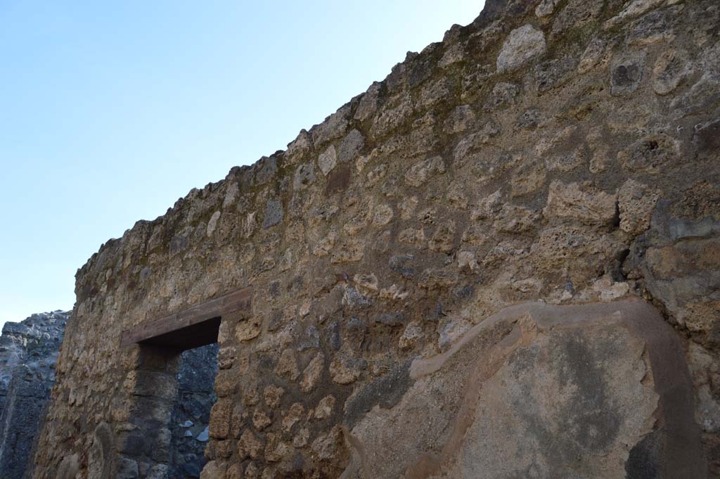 IX.2.26 Pompeii. March 2019. Looking towards upper west wall of entrance corridor/fauces, with doorway to kitchen.    
Foto Taylor Lauritsen, ERC Grant 681269 DÉCOR.
