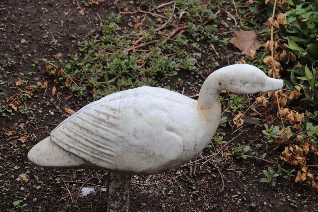 IX.3.5 Pompeii. October 2020.  Statuette of duck in garden area. Photo courtesy of Klaus Heese.