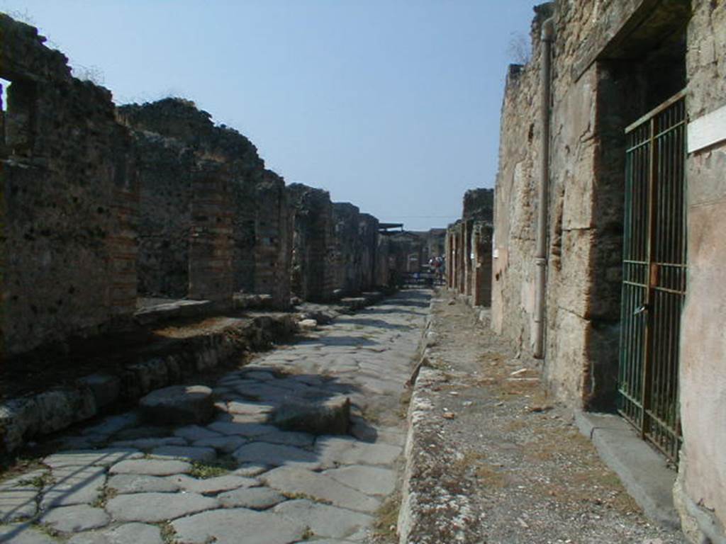IX.2  Road leading to Via Stabiana &Via degli Augustali looking west    IX.3.19

