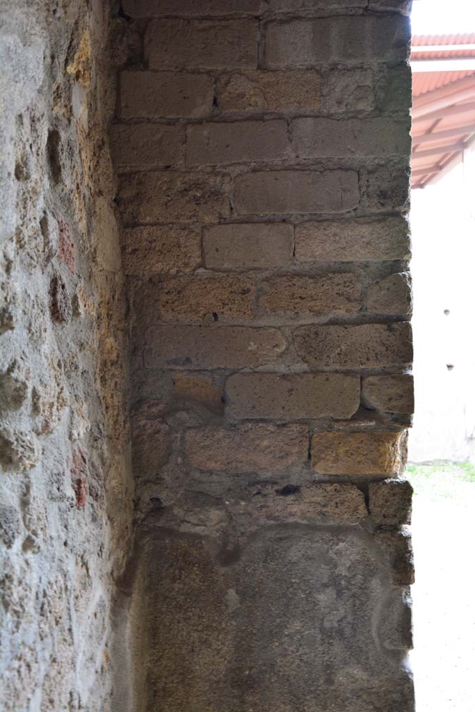 IX.5.9 Pompeii. March 2017. Room e, east wall in north-east corner.
Foto Christian Beck, ERC Grant 681269 DCOR.
