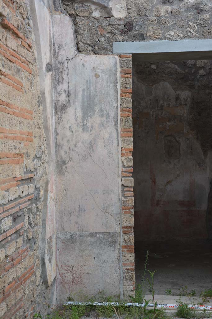 IX.5.11 Pompeii. May 2017. Room b, east wall in north-east corner on north side of room g. 
Foto Christian Beck, ERC Grant 681269 DÉCOR.
