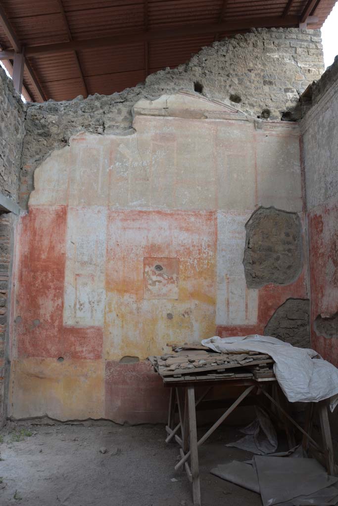 IX.5.11 Pompeii. May 2017. Room i, looking towards north wall of triclinium.
Foto Christian Beck, ERC Grant 681269 DCOR.
