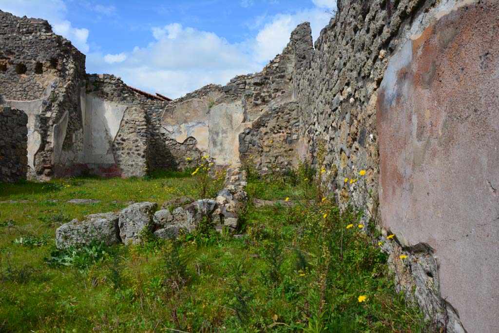 IX.5.18 Pompeii. March 2017. Room k, looking north along east side of atrium.
Foto Christian Beck, ERC Grant 681269 DÉCOR.

