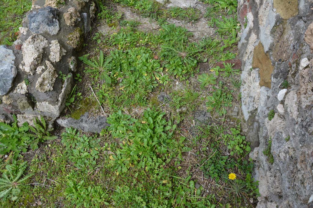 IX.5.18 Pompeii. March 2018. Room “k”, doorway threshold.   
Foto Annette Haug, ERC Grant 681269 DÉCOR.
