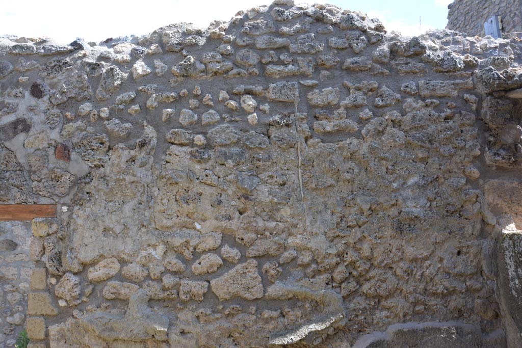IX.5.18 Pompeii. May 2017. Room s, looking towards upper south wall.
Foto Christian Beck, ERC Grant 681269 DÉCOR.

