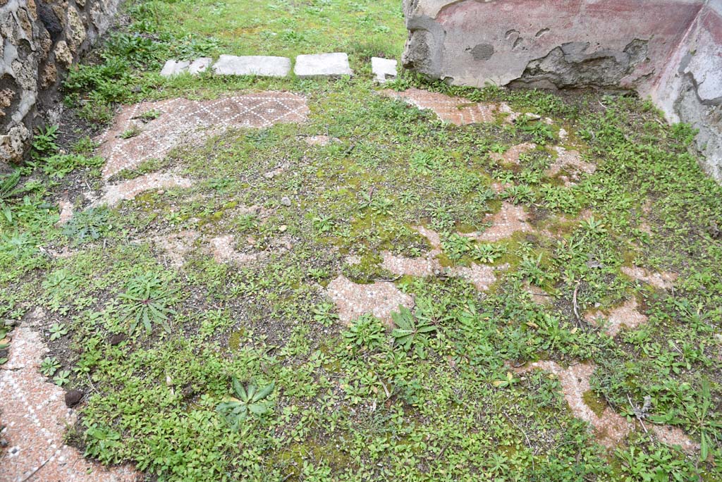 IX.5.18 Pompeii. March 2018.  Room “p”, looking south across flooring towards doorway in corridor “q”.
Foto Annette Haug, ERC Grant 681269 DÉCOR.
