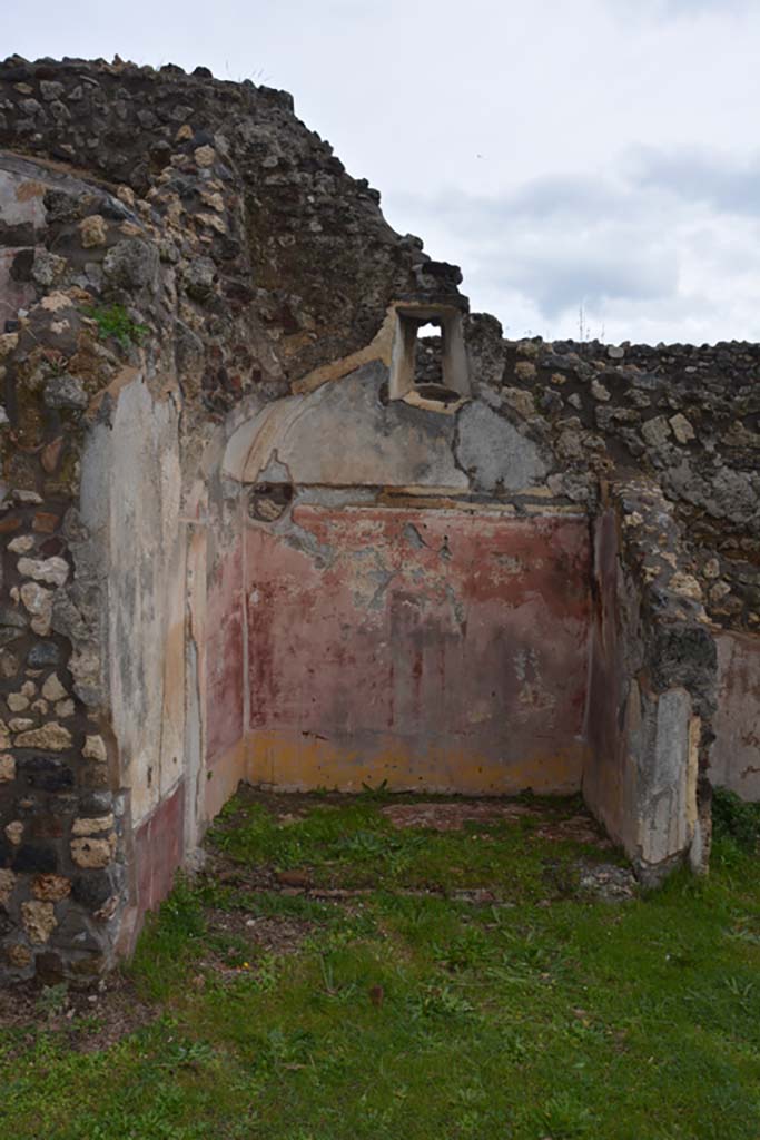 IX.5.18 Pompeii. March 2018. Room “n”, looking east, from room “l” (L).
Foto Annette Haug, ERC Grant 681269 DÉCOR.

