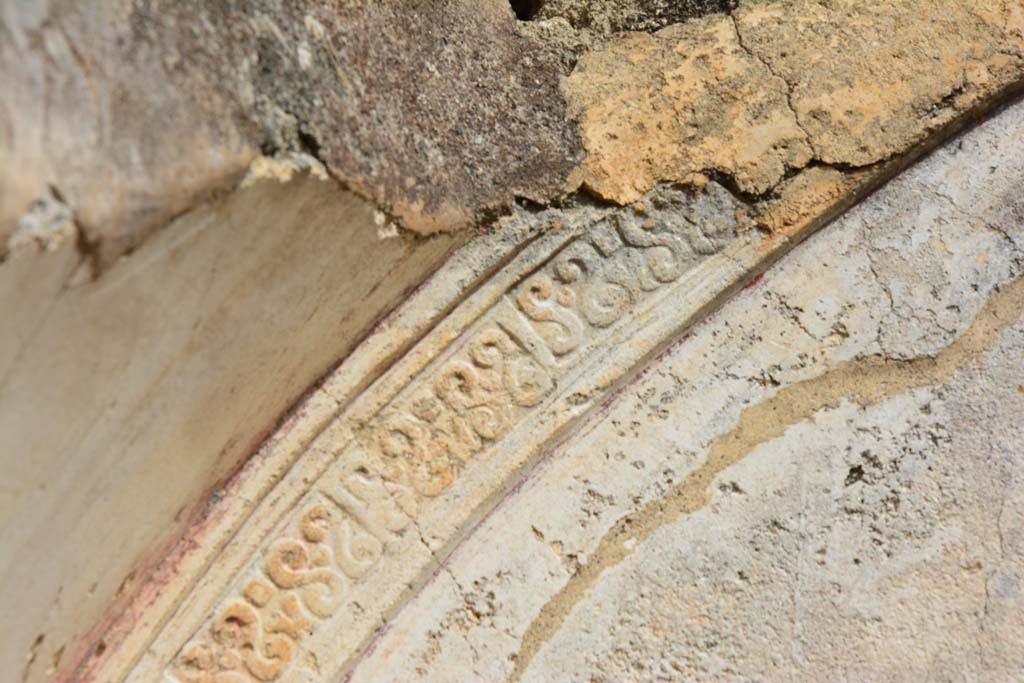 IX.5.18 Pompeii. March 2017. Room n, detail of stucco decoration on north end of upper east wall.
Foto Christian Beck, ERC Grant 681269 DÉCOR.

