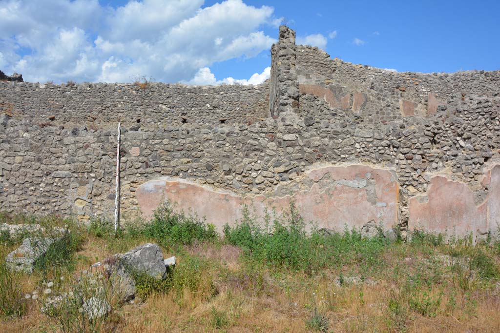 IX.5.18 Pompeii. May 2017. Room b, east side, looking east across atrium/garden area, with room i, on right.
Foto Christian Beck, ERC Grant 681269 DÉCOR.

