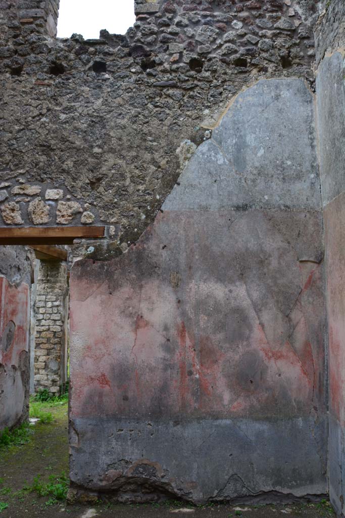 IX.5.18 Pompeii. March 2017. Room e, east wall at south end.
Foto Christian Beck, ERC Grant 681269 DÉCOR.
