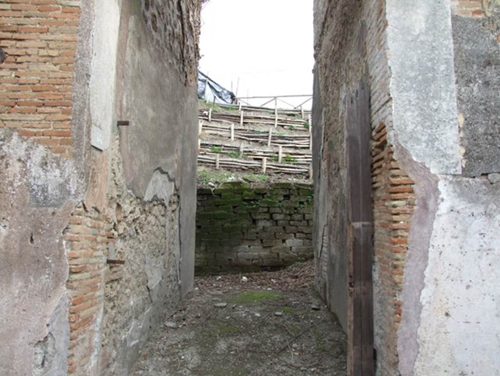 IX.7.16 Pompeii. December 2007. Looking east along entrance corridor 1, into the unexcavated/reburied atrium 2.