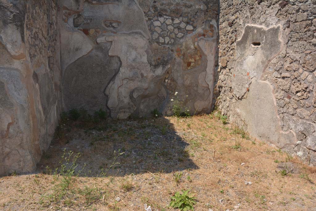 IX.7.19 Pompeii. July 2017. Looking across flooring in ala c.
Foto Annette Haug, ERC Grant 681269 DÉCOR.

