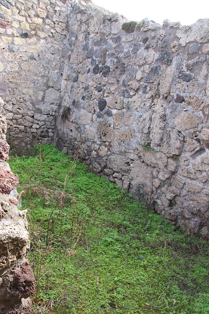 IX.7.19 Pompeii. October 2024. 
Room h, looking east from doorway in room g. Photo courtesy of Klaus Heese.
