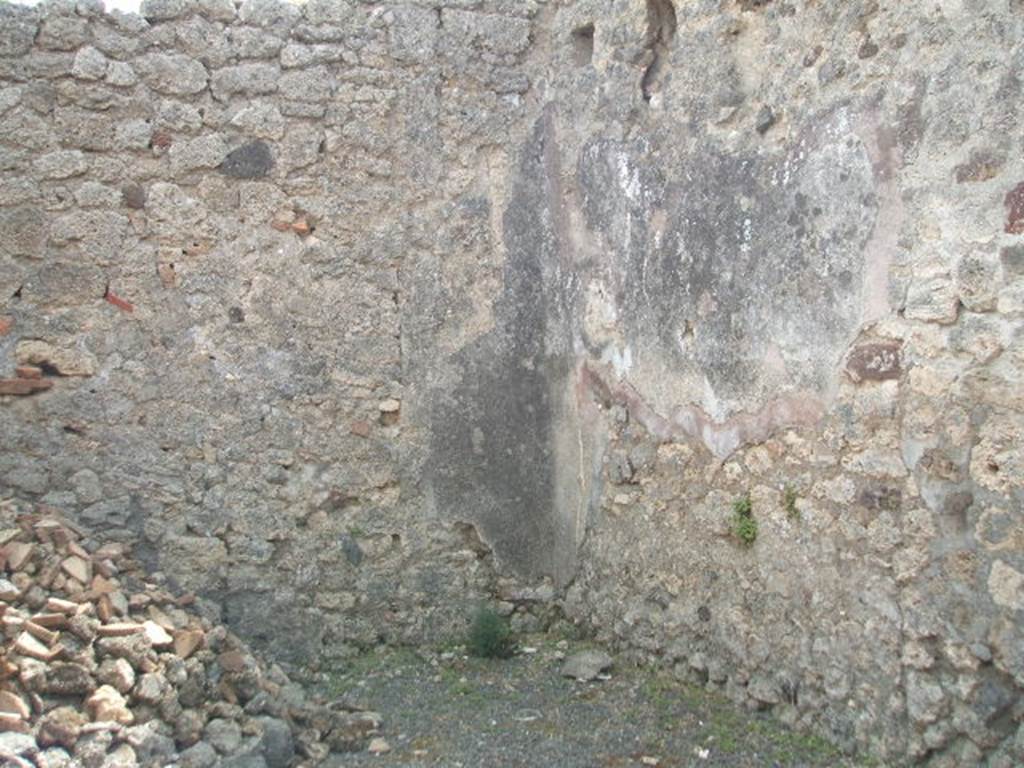 IX.7.21 Pompeii. May 2005. South-east corner of room on east side of atrium.
