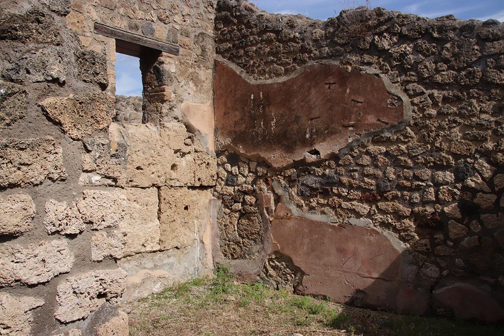 IX.7.22 Pompeii. October 2024. 
Looking north-east through doorway into room on east side of bar-room. Photo courtesy of Klaus Heese.
