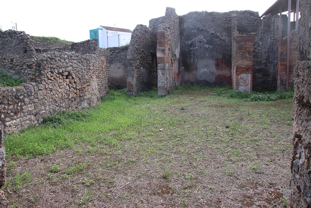 IX.7.25 Pompeii. October 2024. 
Looking south-east across atrium towards doorways to rooms (q), corridor (p), tablinum (o), and room (m), on right.
Photo courtesy of Klaus Heese.
