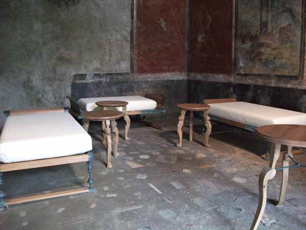 IX.13.1-3 Pompeii. May 2010.  Room 13, three reproduction couches and tables.