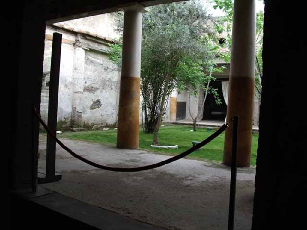 IX.13.1-3 Pompeii. May 2010.  Room 9, south portico, looking north west from room 15.