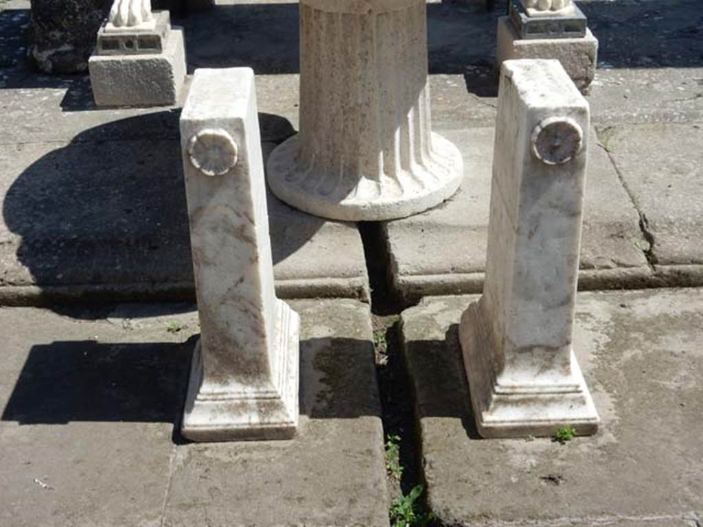 IX.14.4 Pompeii. May 2017. Detail of leg supports of marble basin, not shown. Photo courtesy of Buzz Ferebee.