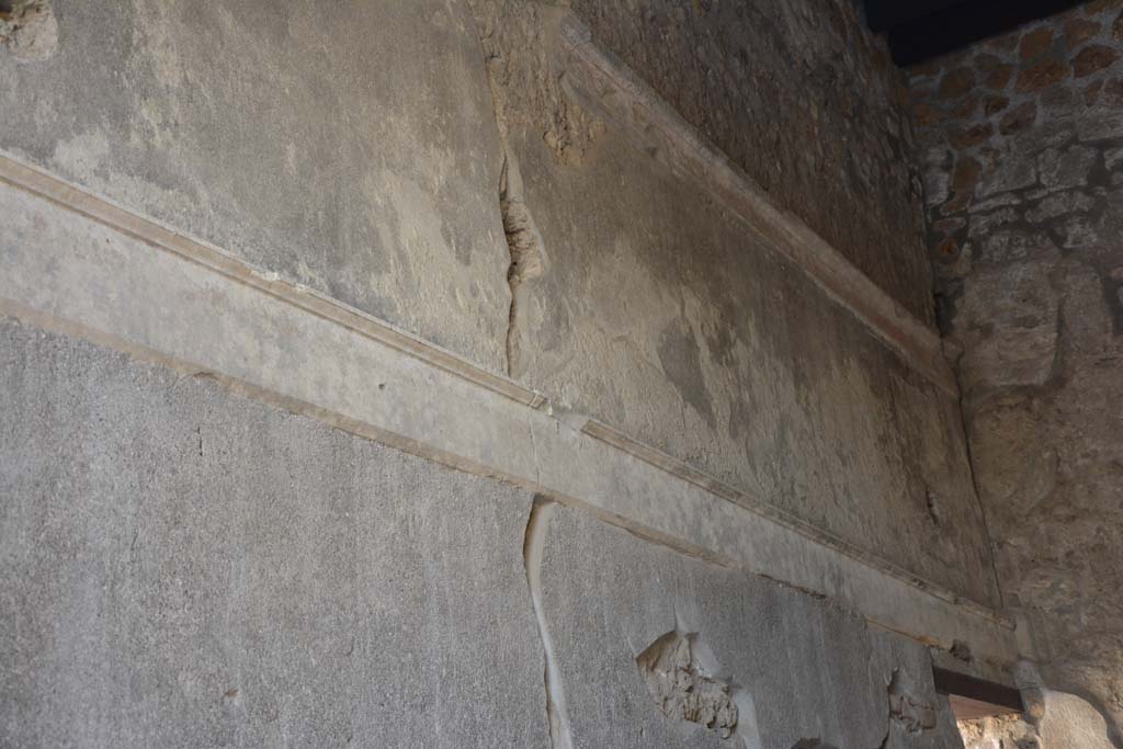 IX.14.4 Pompeii. July 2017. Room 31, detail from upper south wall of triclinium.
Foto Annette Haug, ERC Grant 681269 DÉCOR.
