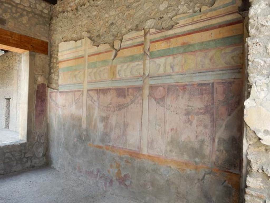 IX.14.4 Pompeii. May 2017. Room 19, west wall of tablinum. Looking south. Photo courtesy of Buzz Ferebee.

