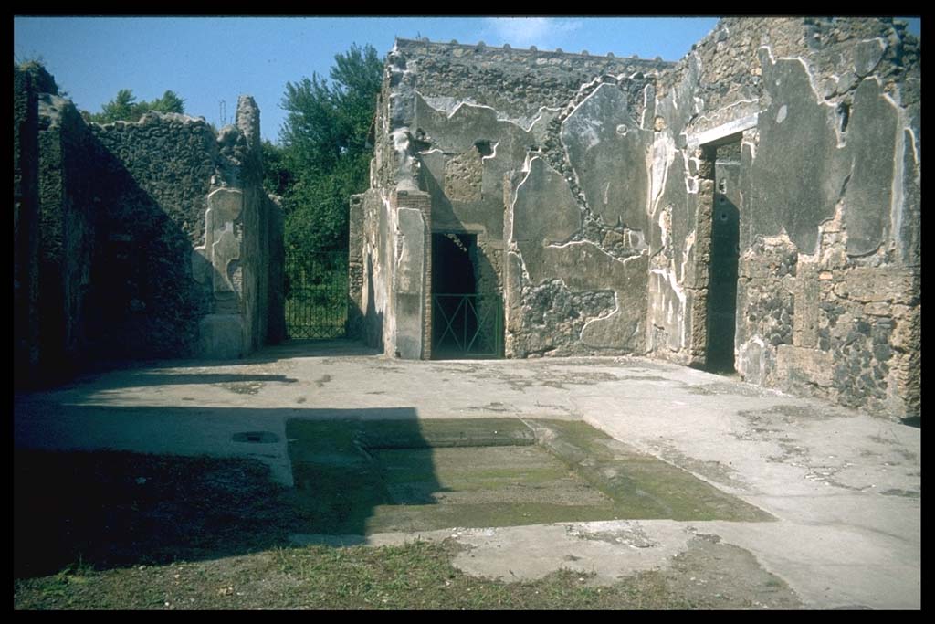 IX.14.4 Pompeii. North side of atrium 27 and the long fauces 28 of entrance IX.14.2. 
Photographed 1970-79 by Günther Einhorn, picture courtesy of his son Ralf Einhorn.
