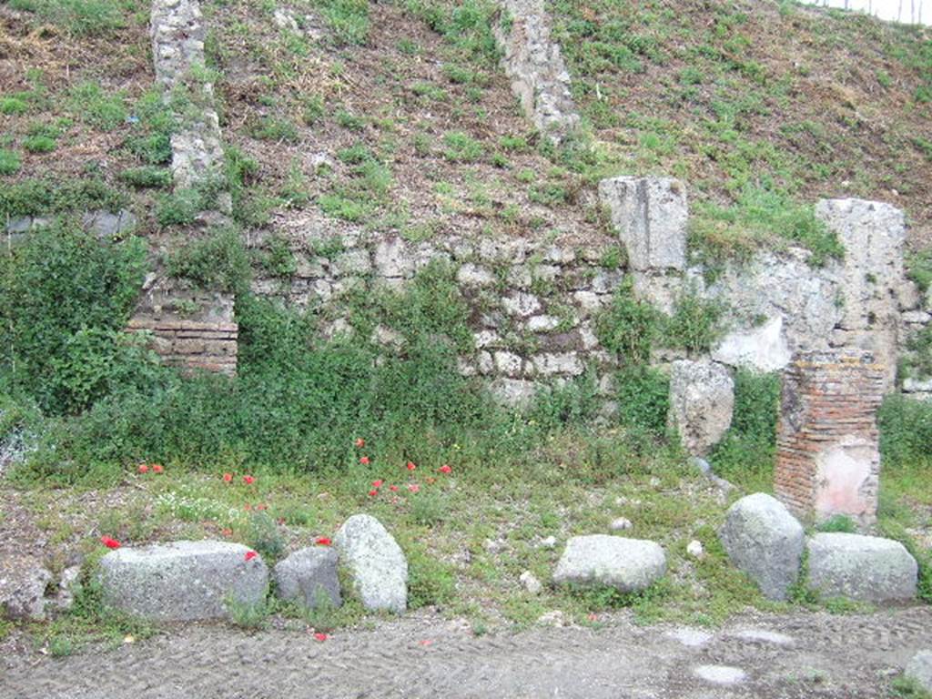 Via di Nola. North side. Junction with unnamed vicolo. May 2006.