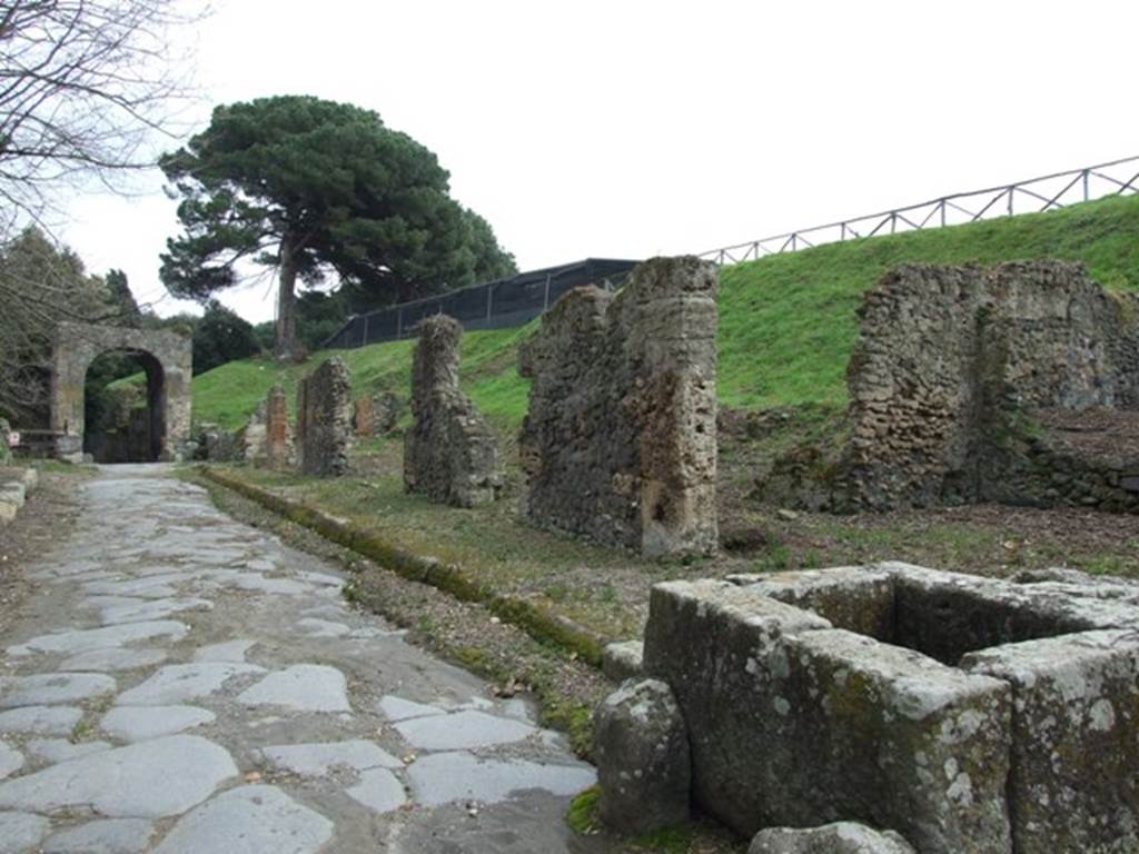 Via di Nola. South side. Looking east to Nola Gate from near junction with unnamed vicoli. March 2009. 