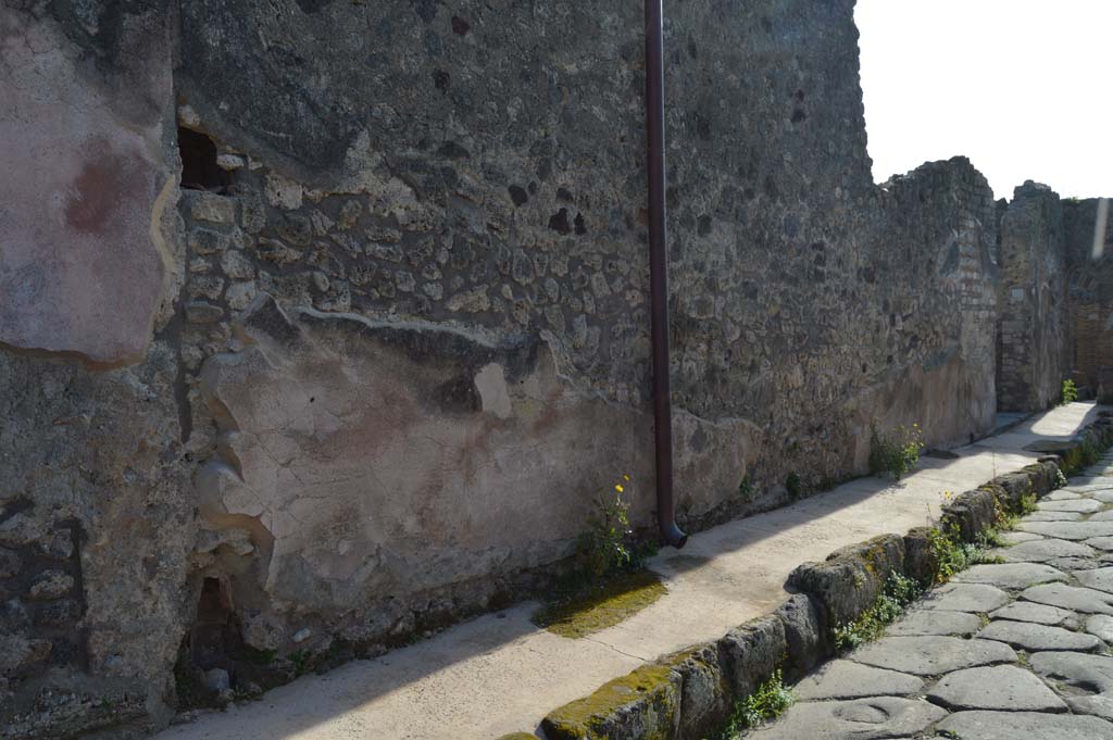 IX.2.1 on south side of unnamed vicolo between IX.3 and IX.2, on east side of Via Stabiana. Pompeii. 1964. Photo by Stanley A. Jashemski.
Source: The Wilhelmina and Stanley A. Jashemski archive in the University of Maryland Library, Special Collections (See collection page) and made available under the Creative Commons Attribution-Non Commercial License v.4. See Licence and use details.
J64f1313
