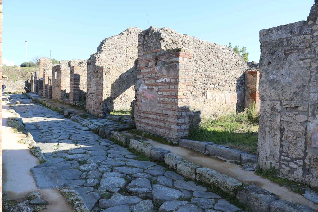 Unnamed vicolo between IX.2 and IX.3, Pompeii. March 2019. Looking east along south side of roadway from IX.2.26.
Foto Taylor Lauritsen, ERC Grant 681269 DCOR.
