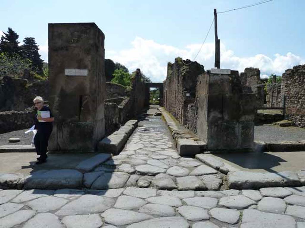 Via dellAbbondanza, south side. May 2010. Junction with unnamed vicolo between both sides of VIII.5