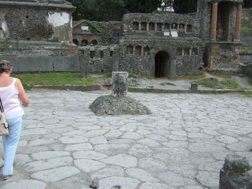 Pompeii Porta di Nocera, on left. October 2022. 
Looking north-east towards city walls from junction of Via delle Tombe and Via di Nocera. Photo courtesy of Klaus Heese.
