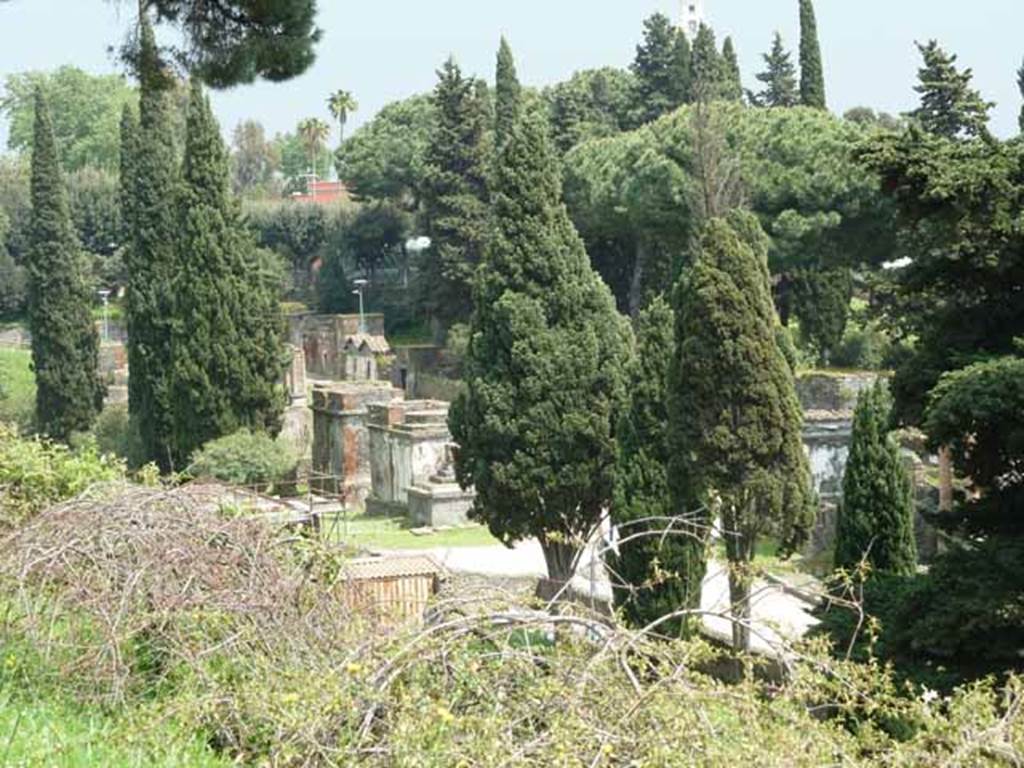 Via delle Tombe, north side, Pompeii. October 2022. 
Looking north-east towards tombs, from junction with Via di Nocera. Photo courtesy of Klaus Heese.
