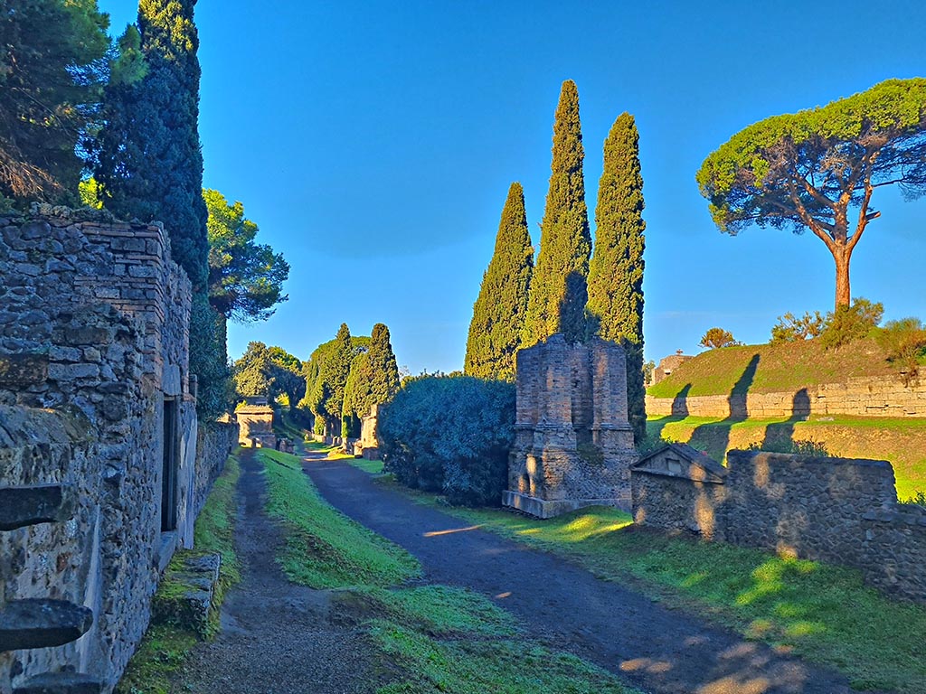 Via delle Tombe, December 2014, looking across to south side. Photo courtesy of Katharina Kuxhausen.