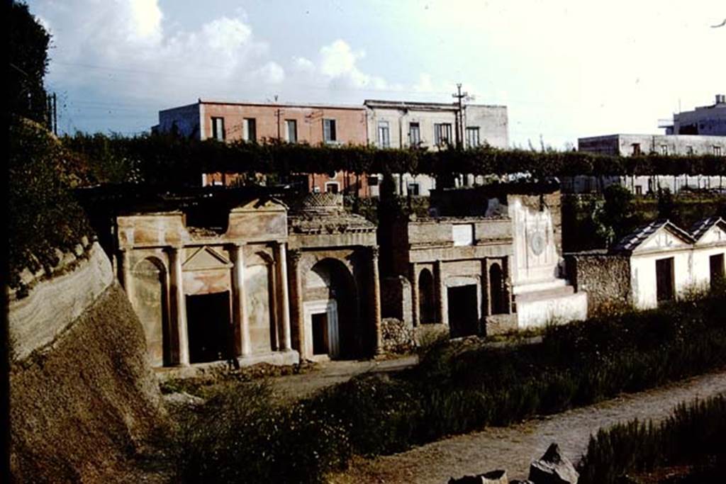 Via delle Tombe, east end. May 2006. Surge and lapilli layers from 79AD eruption near Tomb 19ES. 
