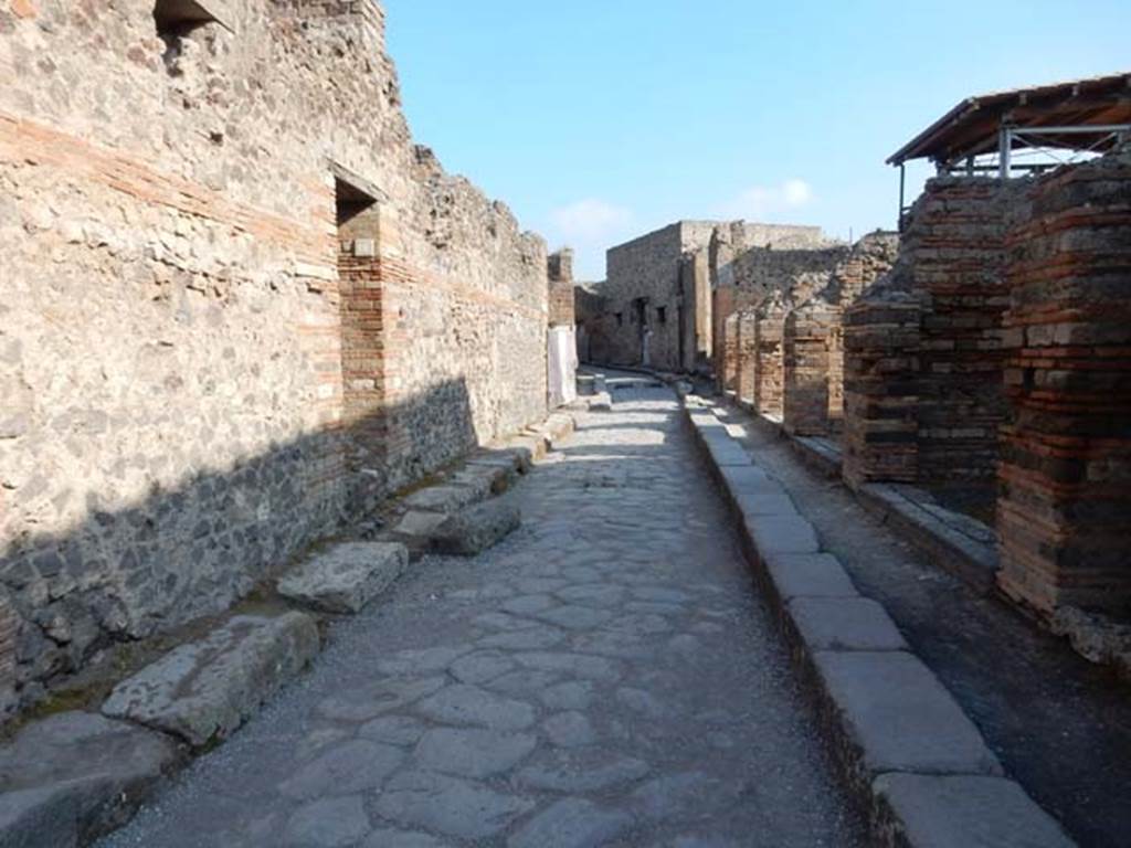 Vicolo del Lupanare, south end, May 2015. Looking north from near VII.14.16, on left. Photo courtesy of Buzz Ferebee. 
