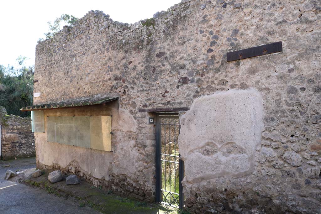 Vicolo dellEfebo. December 2018. 
Looking towards west side of roadway at south end, near doorway to I.7.13. Photo courtesy of Aude Durand.

