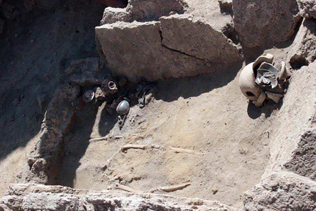 HG31A Pompeii. Tomb of a Samnite Woman. 2015. 
Both the artifacts and the layer of soil in which the tomb was found suggest that it was built in the 4th century BC, during the Samnite period.
Photograph  Parco Archeologico di Pompei.
